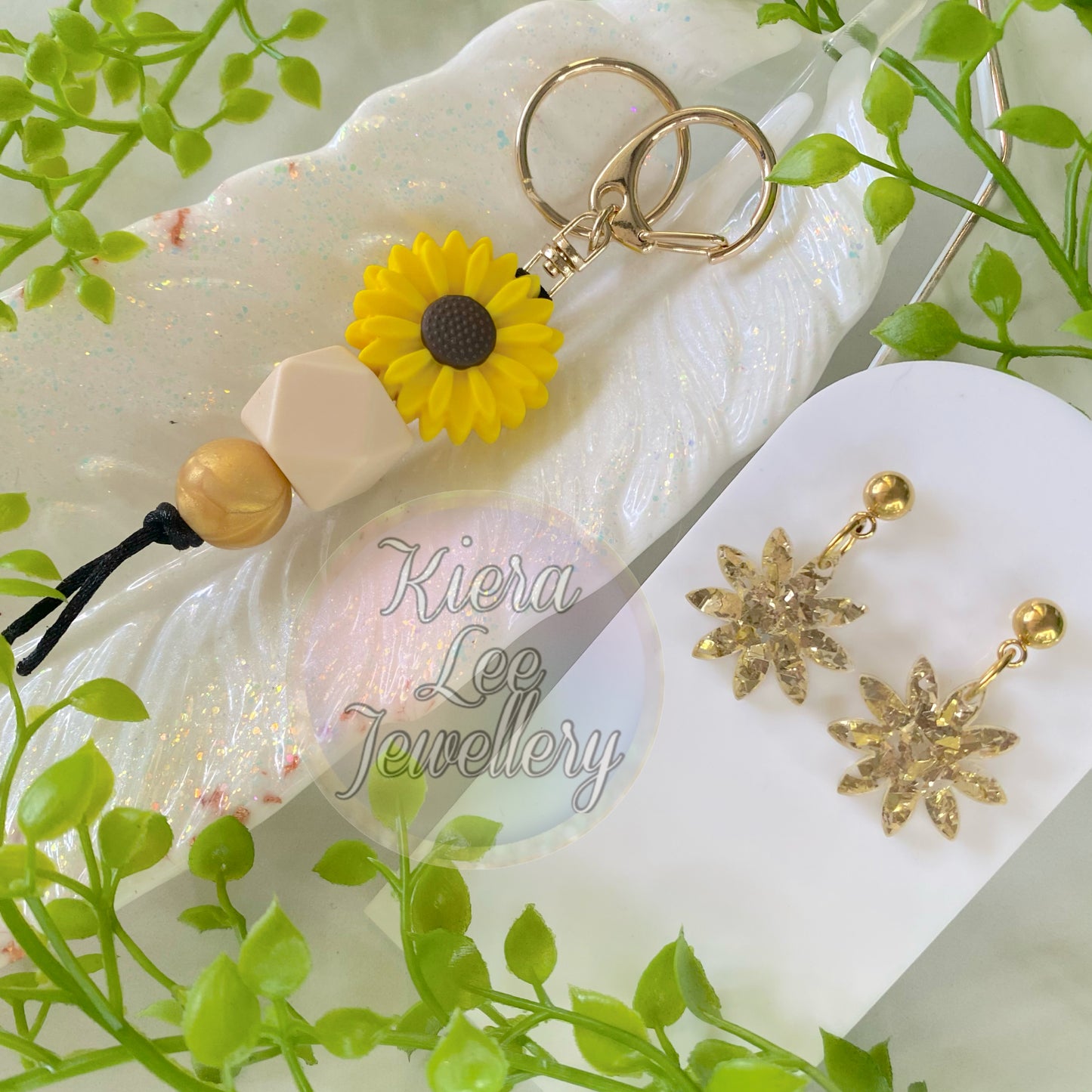Eliza Dangle Earrings & Joy Keyring Floral Set (Mother’s Day)